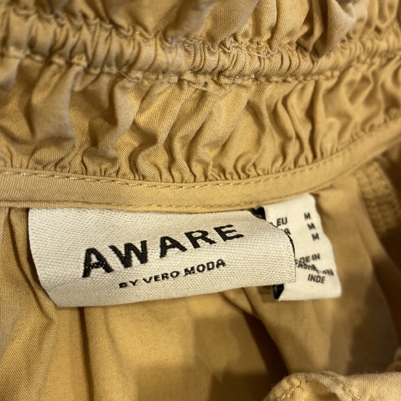 Beige cotton blouse with ruffle collar. AWARE by Vero Modo. Size Medium. - Picture 3 of 7